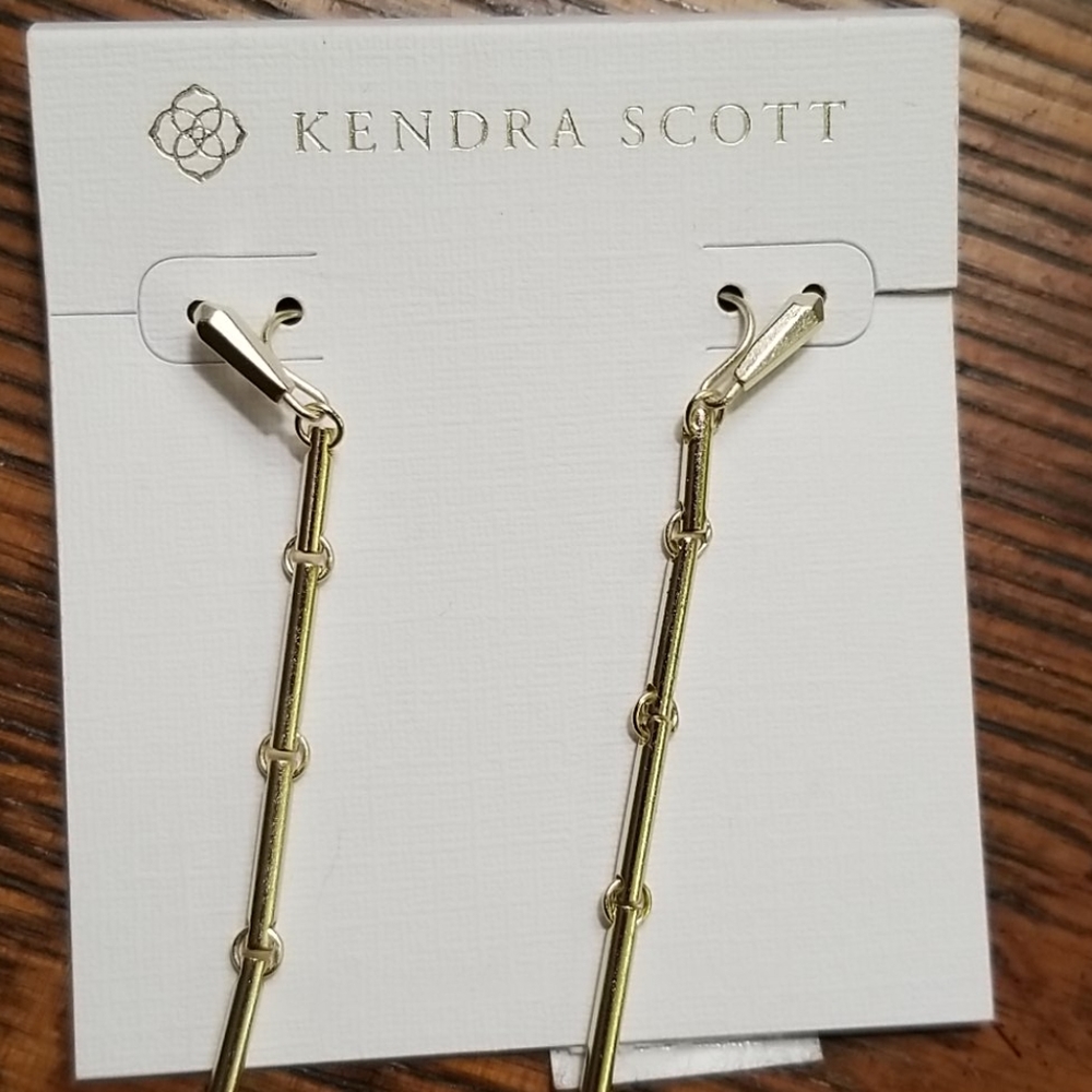 Kendra Scott Chairman Earrings in Berry Illusion - Picture 6 of 7